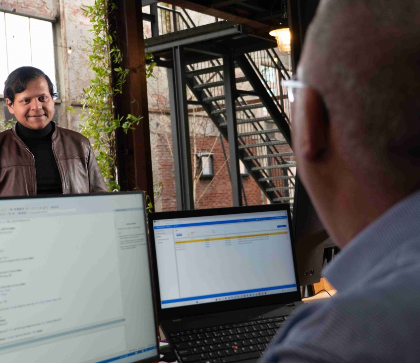 Overshoulder, colleagues, DataFlex, Office